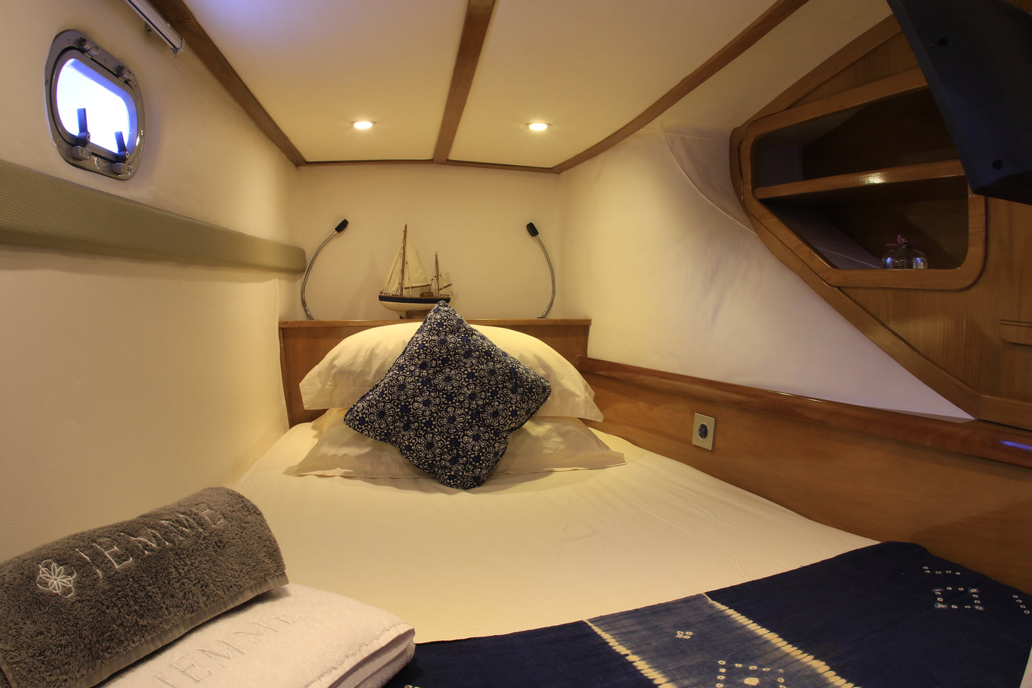 Catamaran JEM 8H