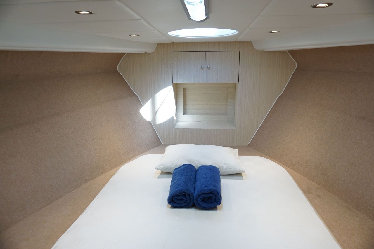 Monohull Aqua-001 8H