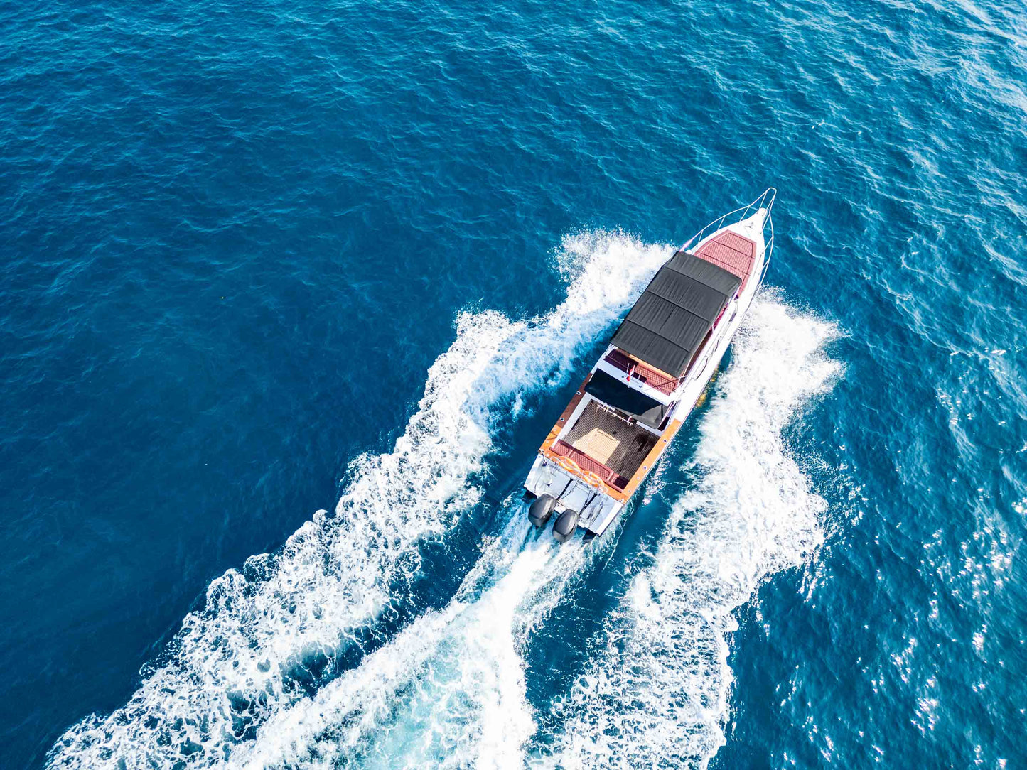 Monohull Queen 12 8H