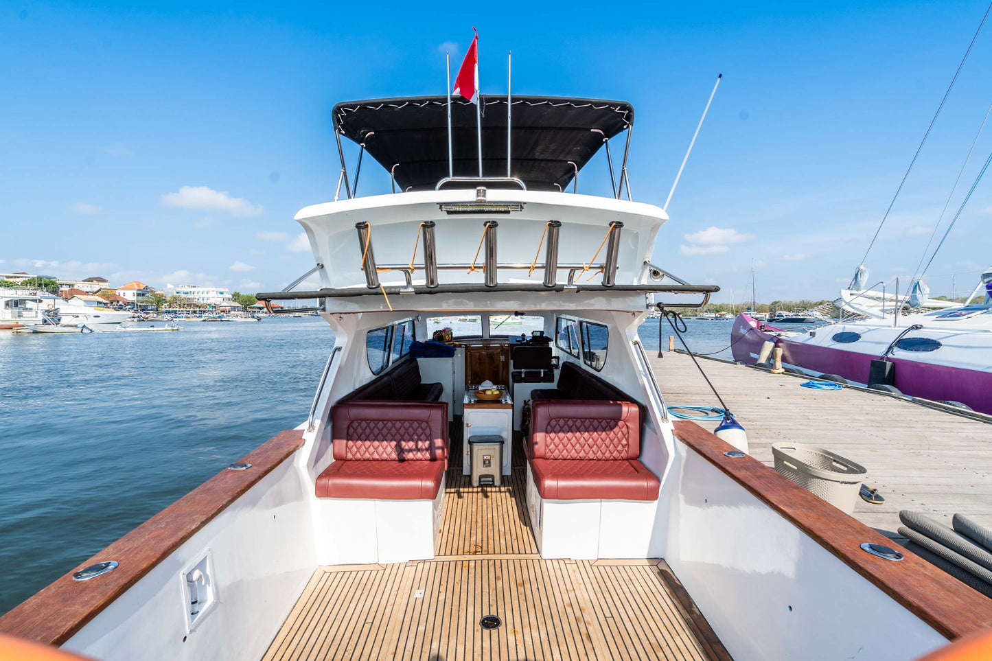 Monohull Queen 12 8H
