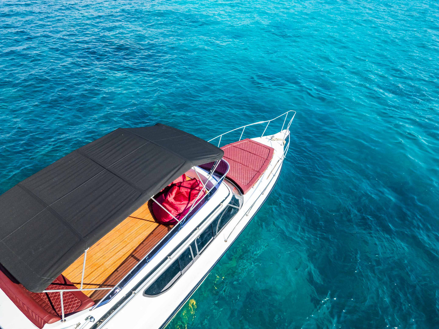 Monohull Queen 12 8H