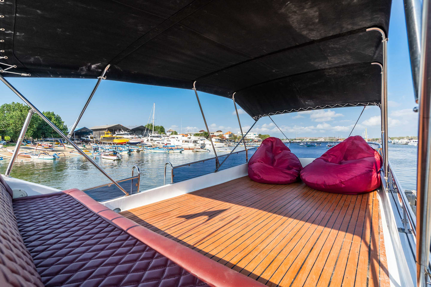 Monohull Queen 12 8H