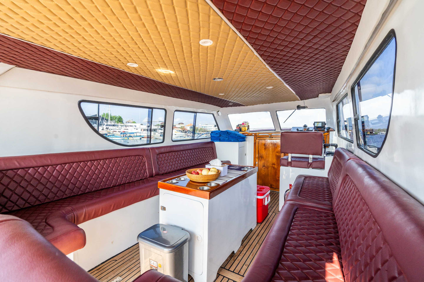 Monohull Queen 12 8H