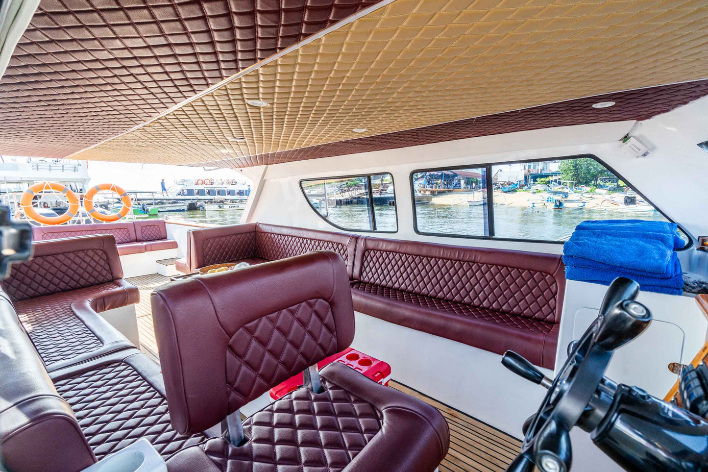 Monohull Queen 12 8H