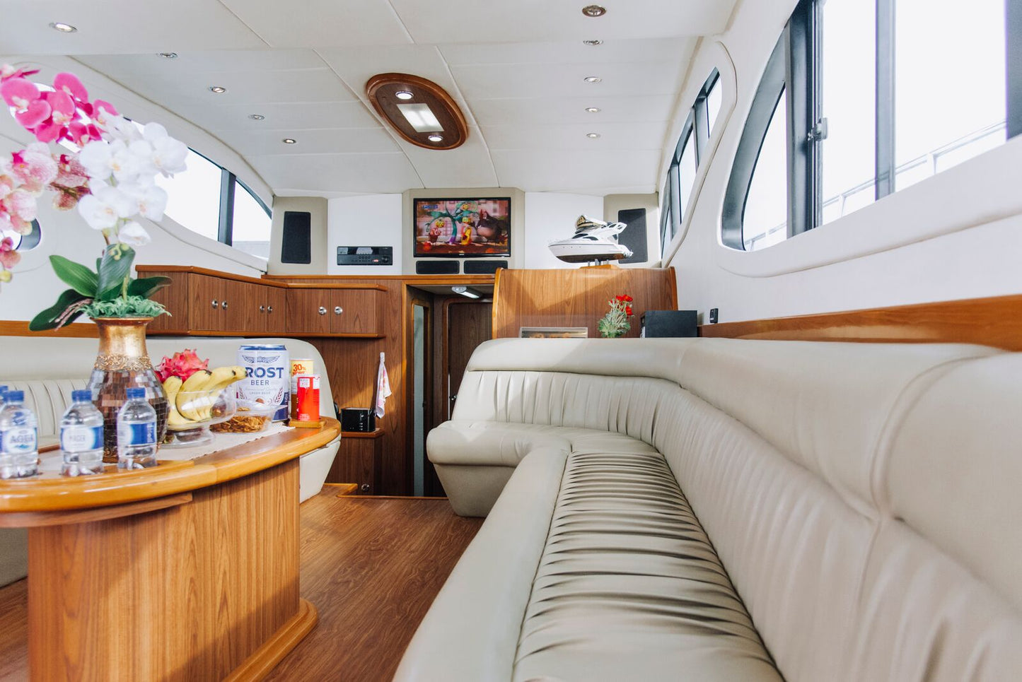 Monohull Queen 55 8H