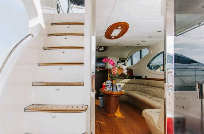 Monohull Queen 55 8H