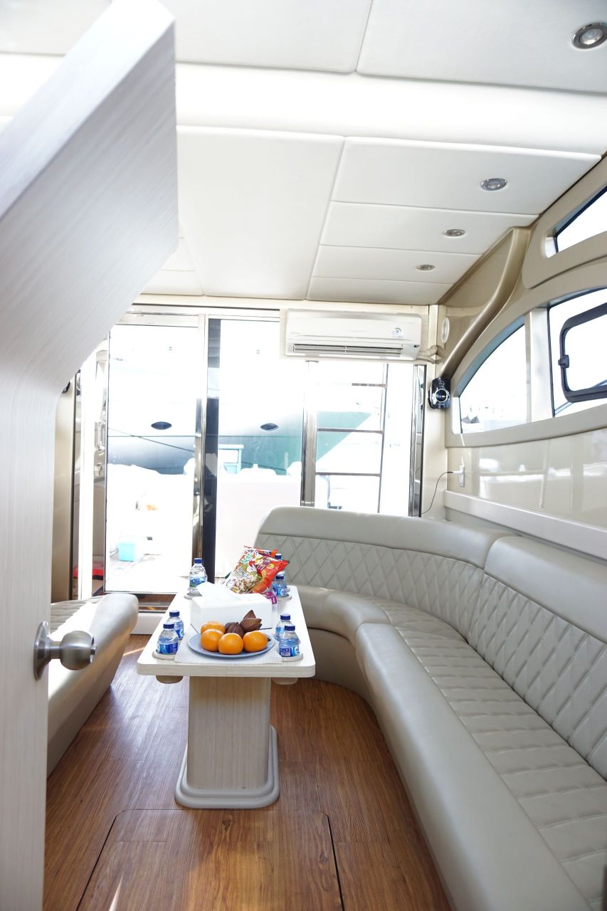 Monohull Aqua-001 8H