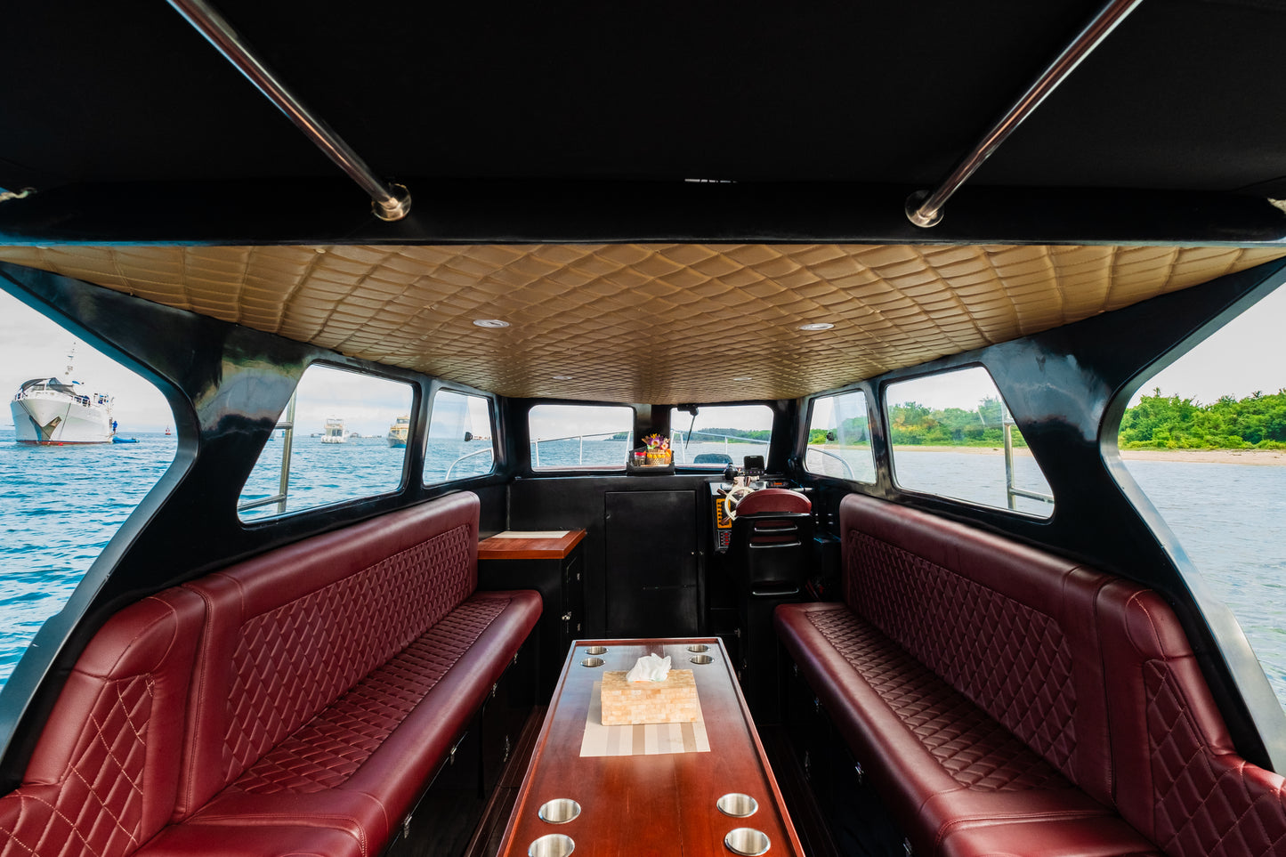 Monohull Queen 10 8H