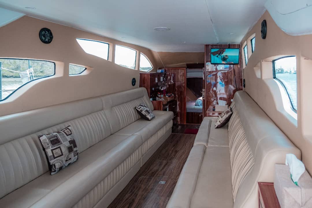 Monohull Queen 18 8H